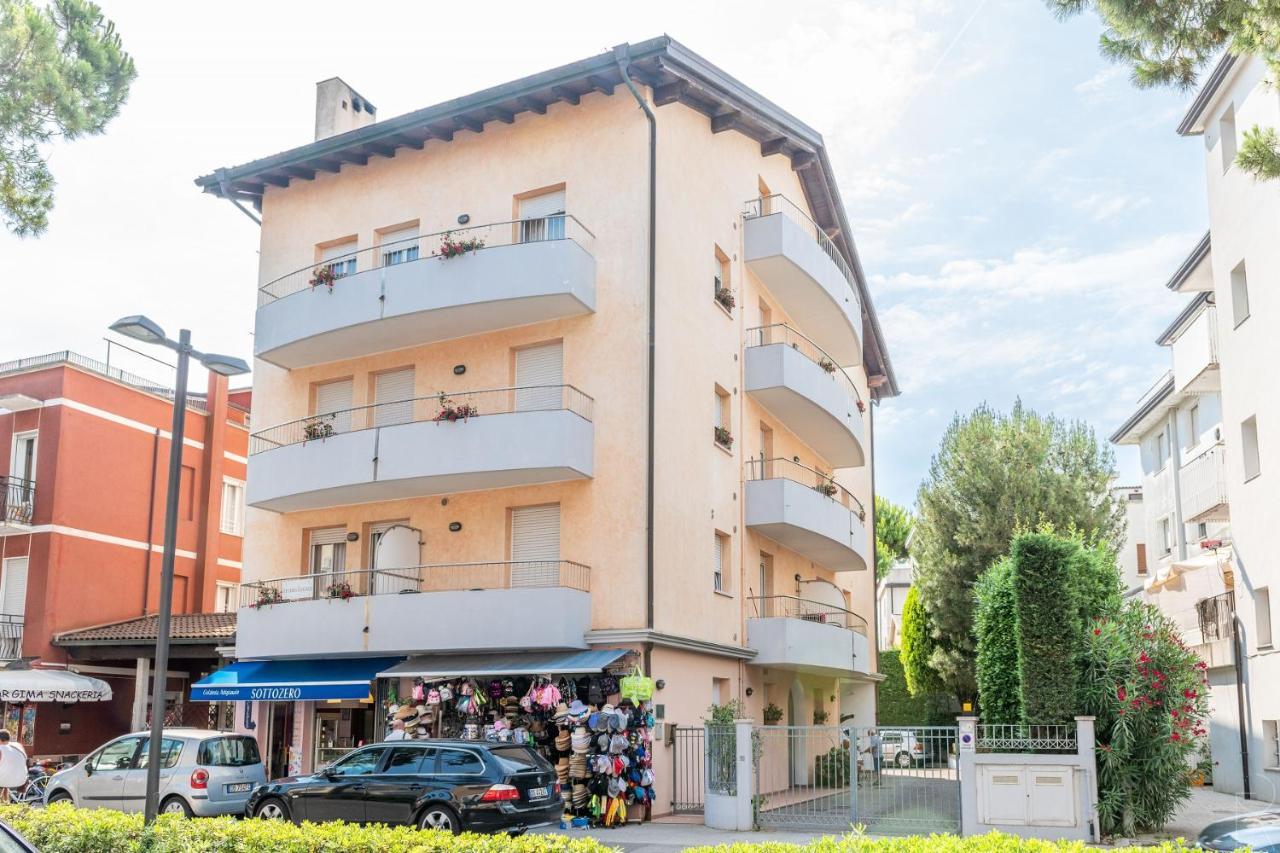 Casa Lina Apartment Каорле Екстериор снимка