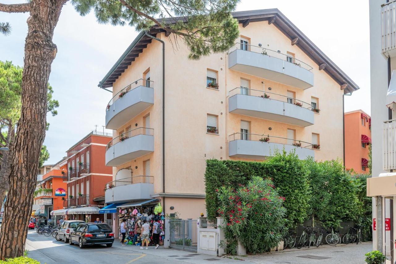 Casa Lina Apartment Каорле Екстериор снимка