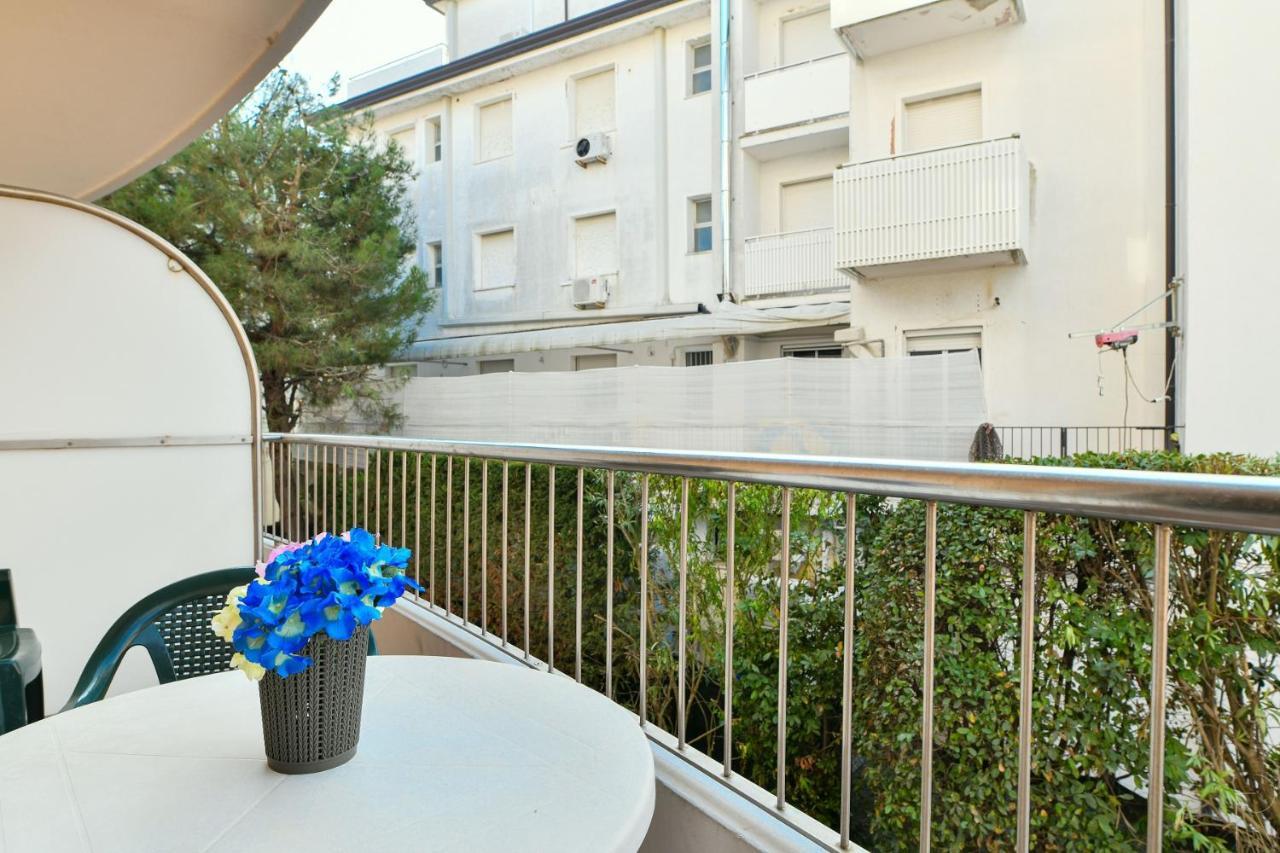Casa Lina Apartment Каорле Екстериор снимка