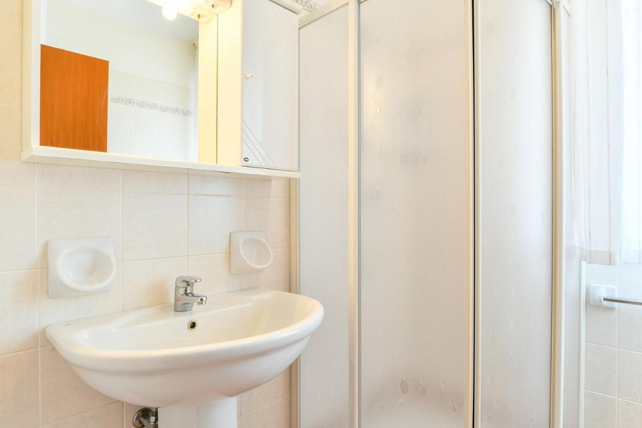 Casa Lina Apartment Каорле Екстериор снимка